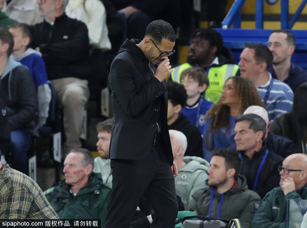 曼联传奇费迪南德与网红戈德布里奇线上激辩：卡里克能否转正引爆新旧媒体冲突？